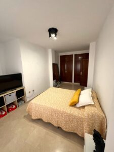 OPORTUNIDAD EN PLENA PLAZA DE LOS ALFÉRECES SE VENDE PISO LUMINOSO CON GARAJE Y GRAN TRASTERO – BADAJOZ