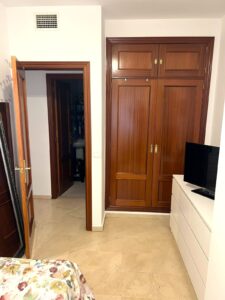 OPORTUNIDAD EN PLENA PLAZA DE LOS ALFÉRECES SE VENDE PISO LUMINOSO CON GARAJE Y GRAN TRASTERO – BADAJOZ