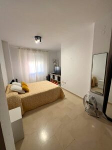 OPORTUNIDAD EN PLENA PLAZA DE LOS ALFÉRECES SE VENDE PISO LUMINOSO CON GARAJE Y GRAN TRASTERO – BADAJOZ